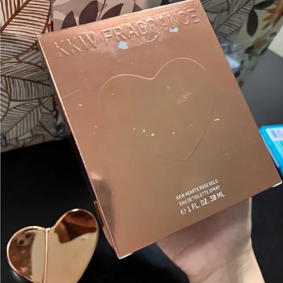 KKW HEARTS ROSE GOLD - Picture 2 of 4